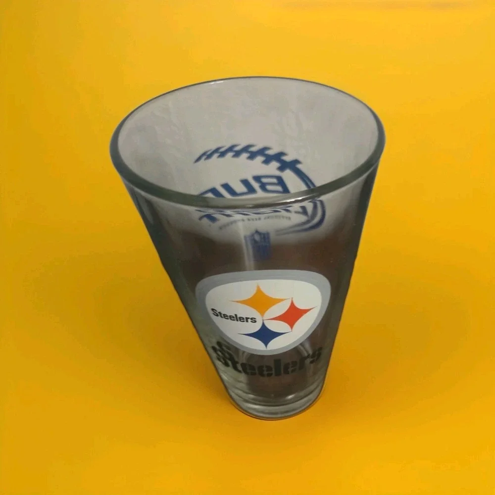 NFL Pittsburgh Steelers Clear Glass Iconic Logo 16 oz.Bud Light Official Sponsor